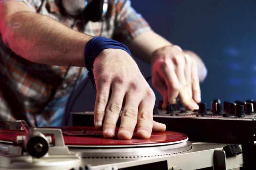 DJ Clubbing: jeden Donnerstag, Freitag und Samstag sorgen ab 21 Uhr Live-DJs und DJanes für angesagte Beats und coolen Sound.