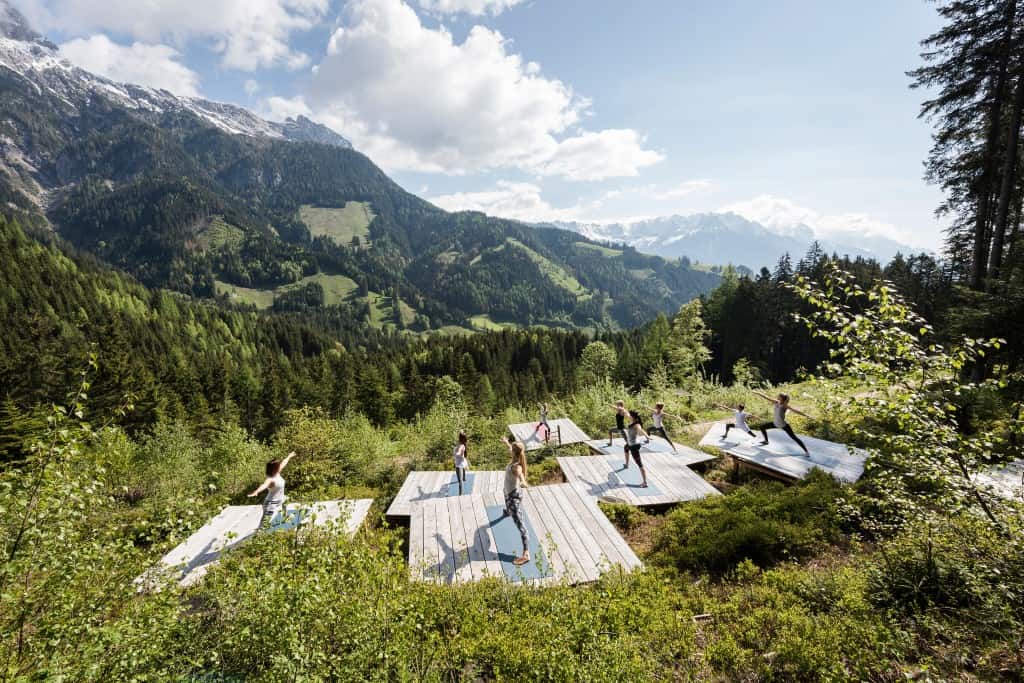 #leYOGAng - experience yoga in its most casual form. Breathtaking locations, cool live sound and the best yoga teachers in the mountains.