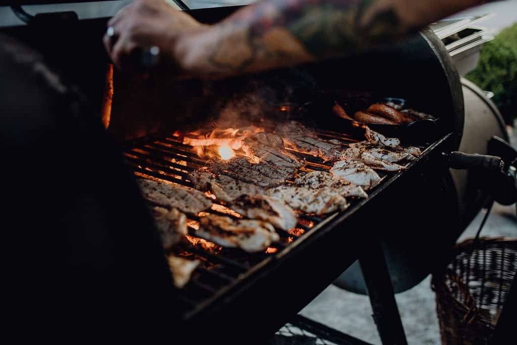 Wir haben unseren Smoker für Euch eingeheizt und Ihr genießt einen BBQ-Abend nach nordamerikanischem Vorbild! Bitte rechtzeitig reservieren!