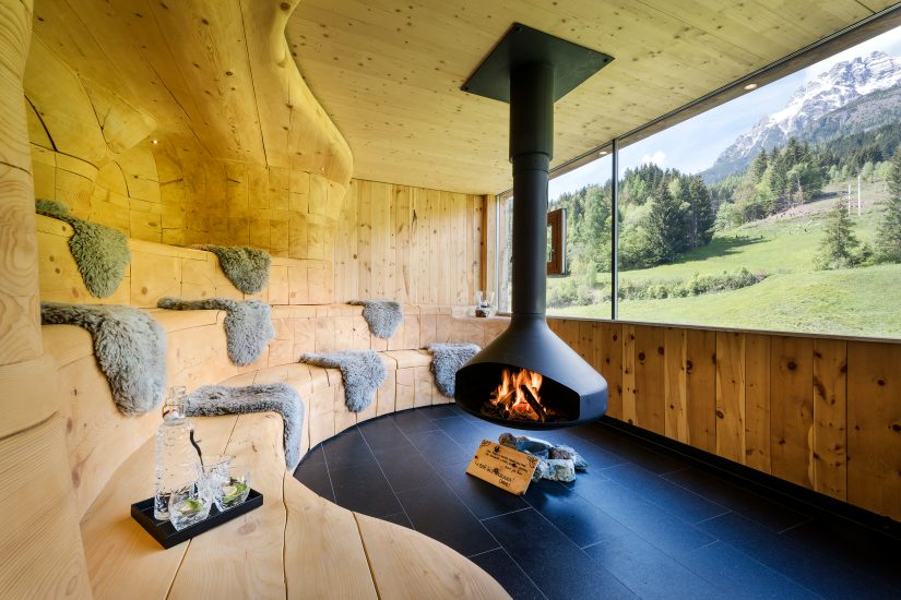 Die Fotos dürfen ausschließlich für PR- und Marketingmaßnahmen der Bergdorf Priesteregg GmbH, mama thresl, HendlFischerei - Renate und Hubert Oberlader - Sonnberg 22 - 5771 Leogang / Österreich verwendet werden. Jegliche Nutzung Dritter ist mit dem Bildautor (www.guenterstandl.de) gesondert zu vereinbaren.