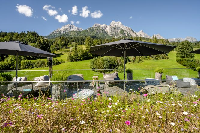 mama-thresl-hotel-leogang-dachterrasse-rooftop-lifestyle-@guenter-standl (49) Das Foto darf ausschließlich für PR- und Marketingmaßnahmen der Bergdorf PRIESTEREGG GmbH - Sonnberg 22 - A-5771 Leogang räumlich und zeitlich unbegrenzt verwendet werden. Das Copyright verbleibt beim Bildautor Günter Standl (www.guenterstandl.de). Jegliche Nutzung Dritter ist mit dem Bildautor gesondert zu vereinbaren. Der Bildautor stellt das gelieferte Bildmaterial nicht von Rechten Dritter frei. Etwaige Ansprüche Dritter fallen in den Verantwortungsbereich des Bildnutzers.