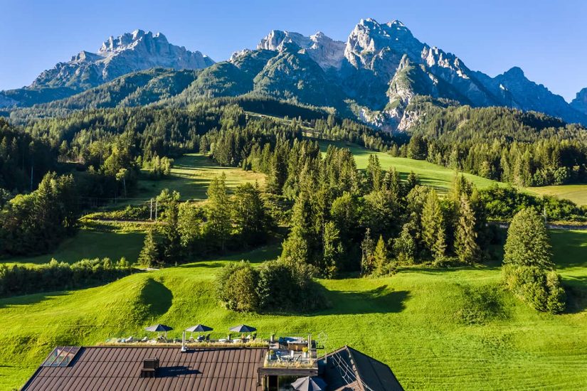 Hotel Dachterrasse vor den gigantischen Leoganger Steinbergen