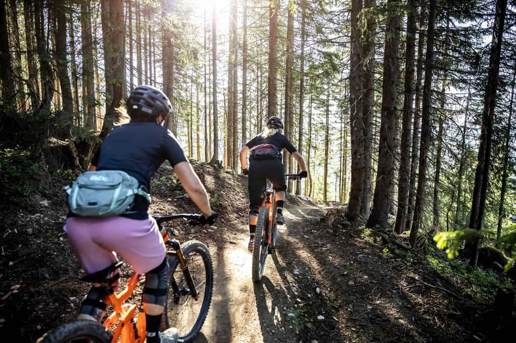Volle Kraft voraus – leih Dir ein lässiges E-Bike und erkunde das riesige Bike Paradies Leogang mit über 1000 km Biketouren.