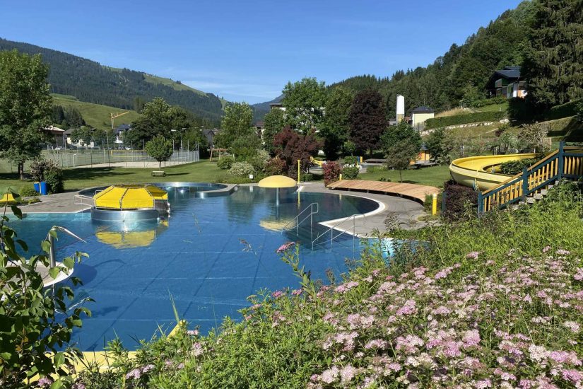 SChwimmbad Sommer Rutsche Röhrenrutsche Erlebnisbad Berge Österreich Salzburger Land umsonst