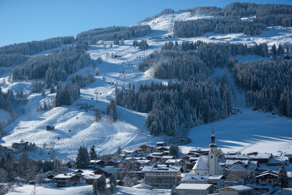 Ortskern im Winter von Kitzbühel