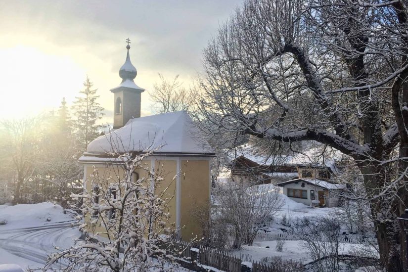 Kirche Hüttwirt Hütten kapelle schneelandschaft