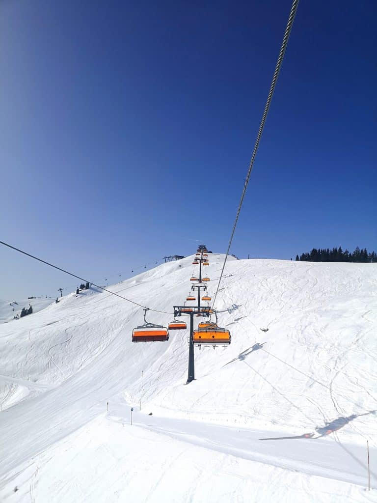 Orange Gondel im Skicircus Salzburger Land