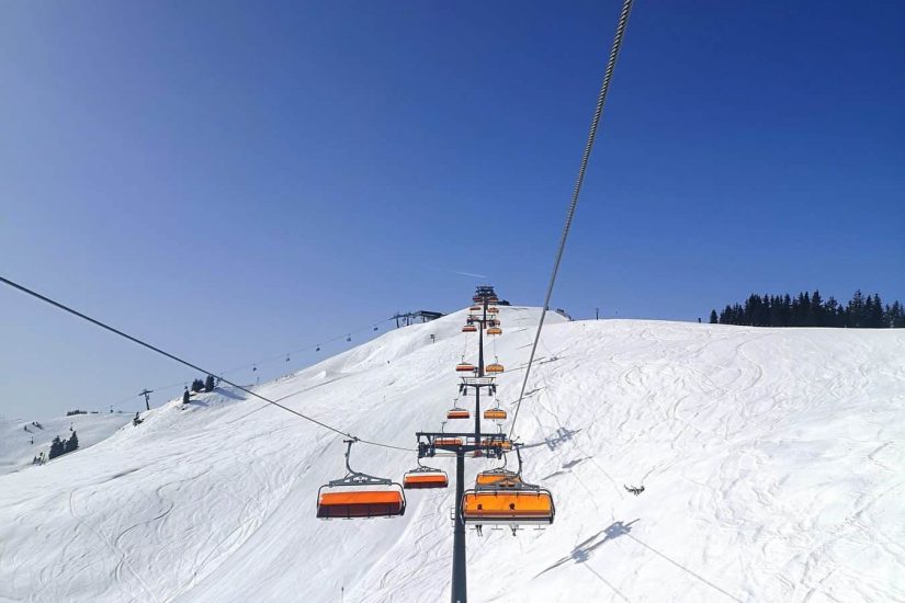 Orange Gondel im Skicircus Salzburger Land