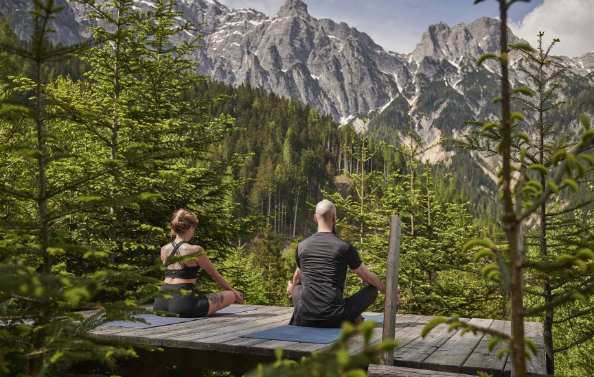 yoga-mountain-days-leogang-plattformen-natur-berge-credit-nikolaj-georgiew (8) yoga-mountain-days-leogang-plattformen-natur-berge-credit-nikolaj-georgiew (8)