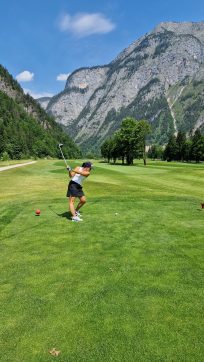 Abschlag beim Golfturnier 2023 vom mama thresl