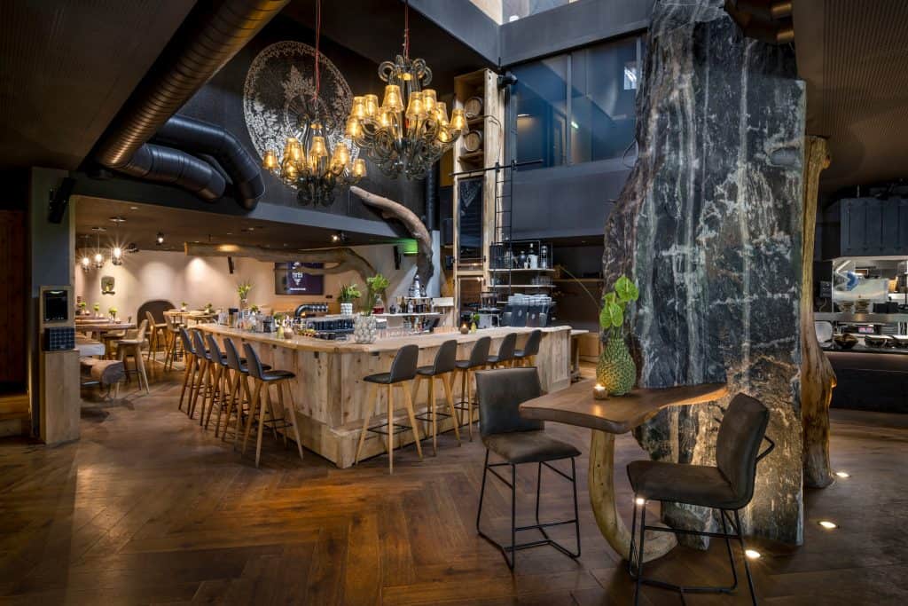 Das Herz vom mama thresl und Leogangs Place-to-be für die besten Drinks und coolen Sound. 
Immer Do-Sa DJ Clubbing!