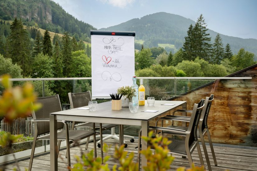 Das Foto darf ausschließlich für PR- und Marketingmaßnahmen der Bergdorf Priesteregg GmbH - Sonnberg 22 - A-5771 Leogang räumlich und zeitlich unbegrenzt verwendet werden. Das Copyright verbleibt beim Bildautor Günter Standl (www.guenterstandl.de). Jegliche Nutzung Dritter ist mit dem Bildautor gesondert zu vereinbaren. Der Bildautor stellt das gelieferte Bildmaterial nicht von Rechten Dritter frei. Etwaige Ansprüche Dritter fallen in den Verantwortungsbereich des Bildnutzers.